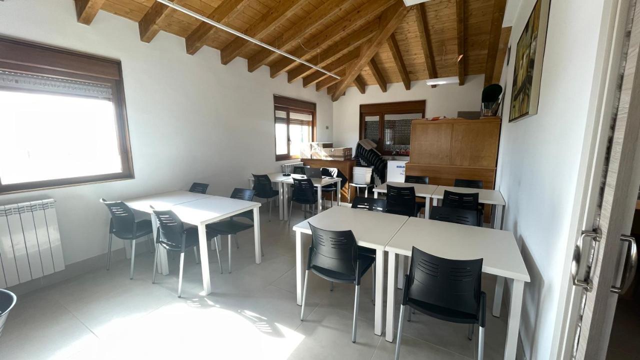 Albergue De Peregrinos Fuente Sidres Burgos Exterior photo
